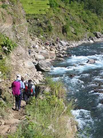 On longe  Dorondi Khola