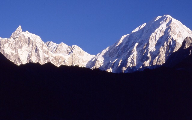 Bimtang; derrire ces sommets le Tibet